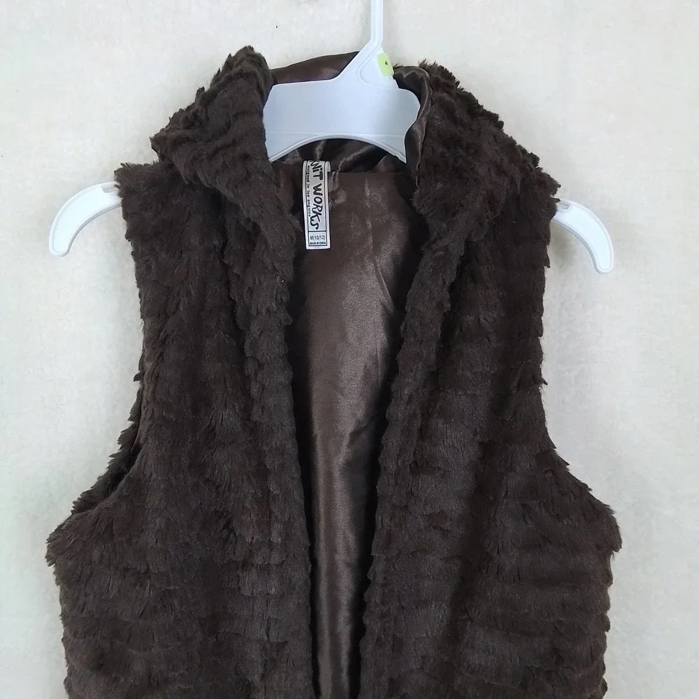 Girl's Faux Fur Sleeveless Open Front Hoodie Size‎ Medium in Brown